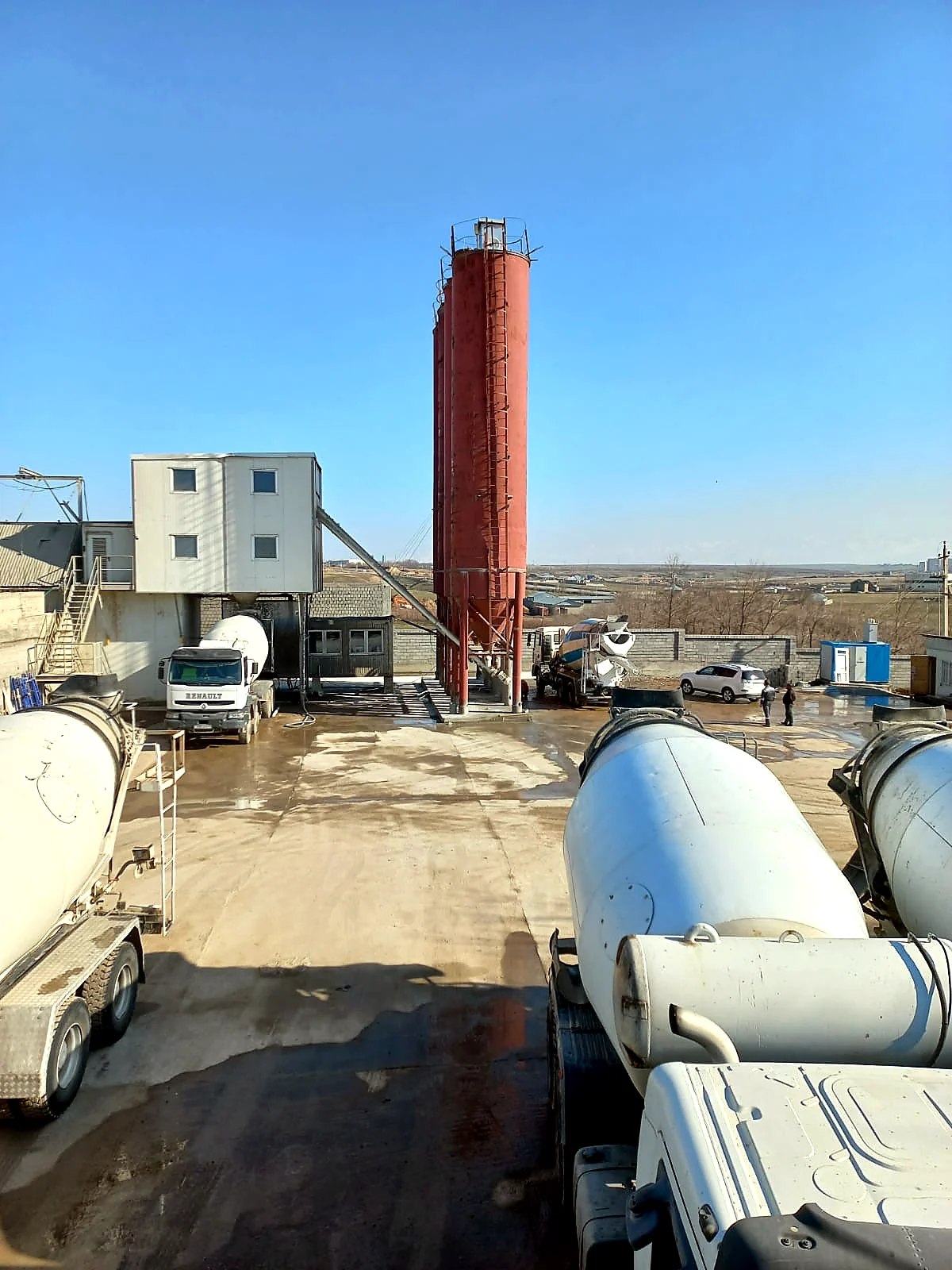 Завод и автопарк GV Beton на территории производства